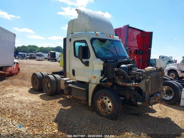  Salvage Freightliner Cascadia 125