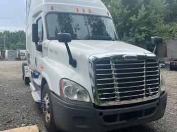  Salvage Freightliner Cascadia 125