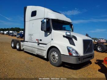  Salvage Volvo Vnl