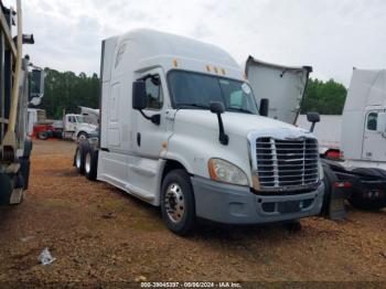  Salvage Freightliner Cascadia 125