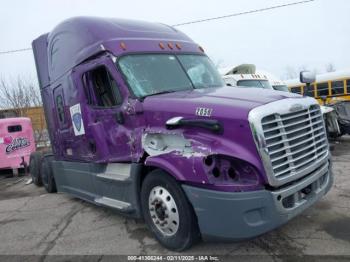  Salvage Freightliner Cascadia 125