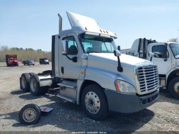  Salvage Freightliner Cascadia 125