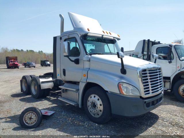  Salvage Freightliner Cascadia 125