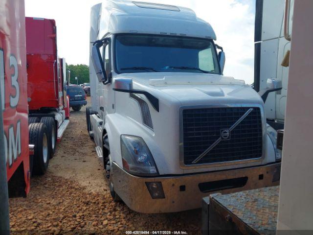  Salvage Volvo Vn