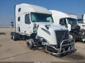  Salvage Volvo Vnl