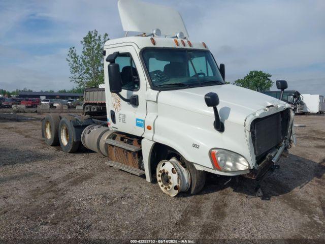  Salvage Freightliner Cascadia 125