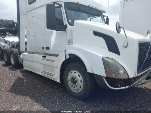  Salvage Volvo Vn