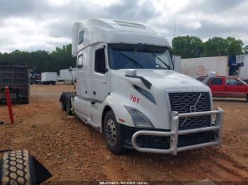  Salvage Volvo Vnl