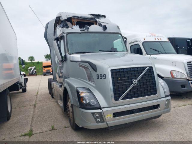  Salvage Volvo Vn