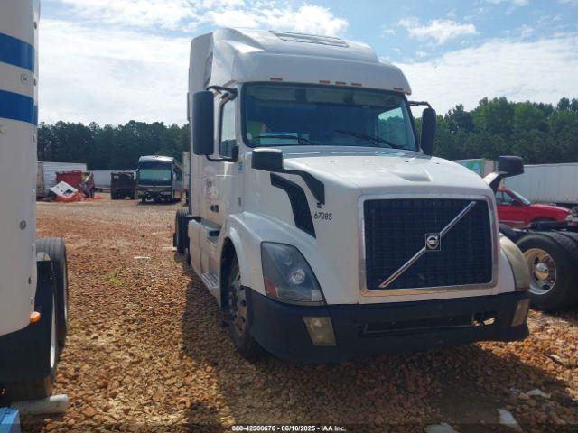  Salvage Volvo Vn