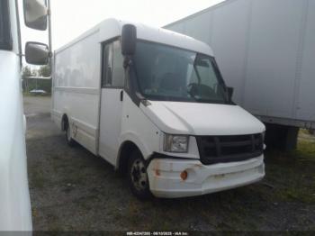  Salvage Isuzu Commercial Van