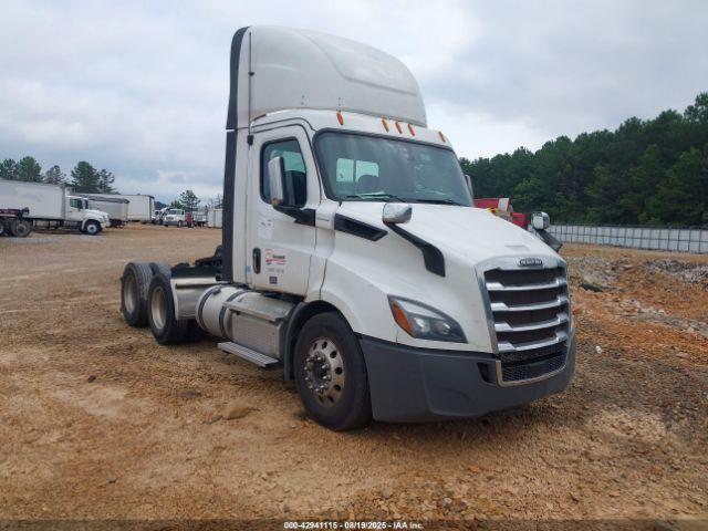 Salvage Freightliner New Cascadia 116