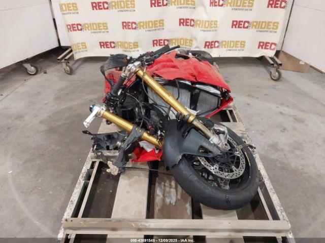 Ducati Panigale V4s Image 10