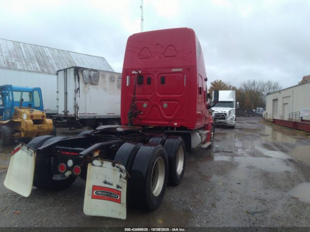 Freightliner Cascadia 125 Image 9