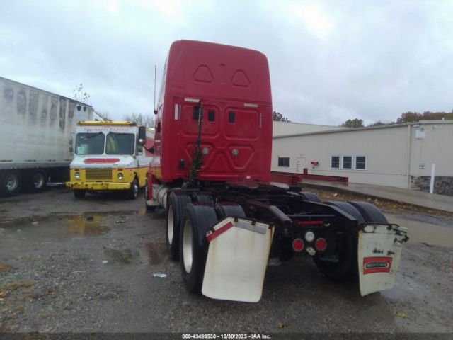 Freightliner Cascadia 125 Image 7