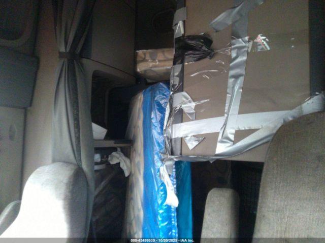 Freightliner Cascadia 125 Image 11