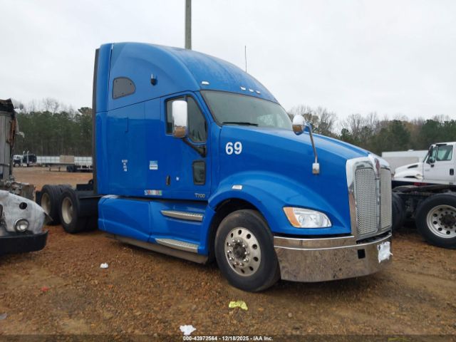 Kenworth Construction T700 Image 10