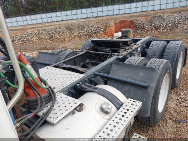 Freightliner Cascadia 125 Image 8