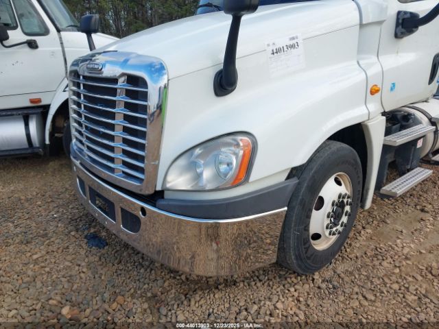 Freightliner Cascadia 125 Image 12