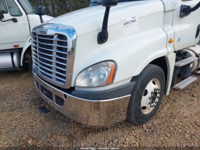 Freightliner Cascadia 125 Image 12