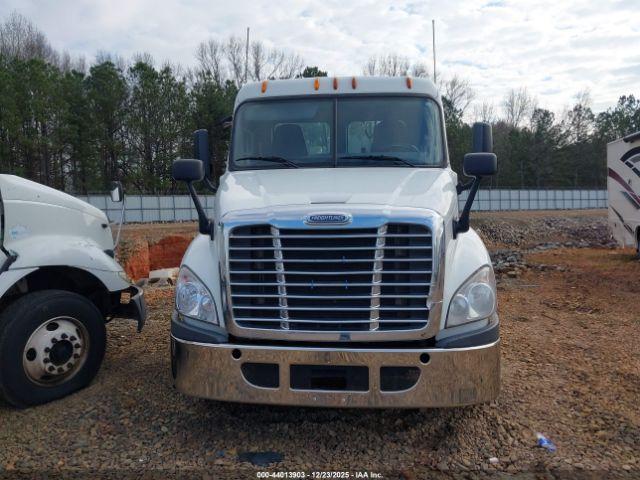 Freightliner Cascadia 125 Image 14