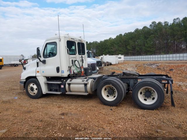 Freightliner Cascadia 125 Image 13